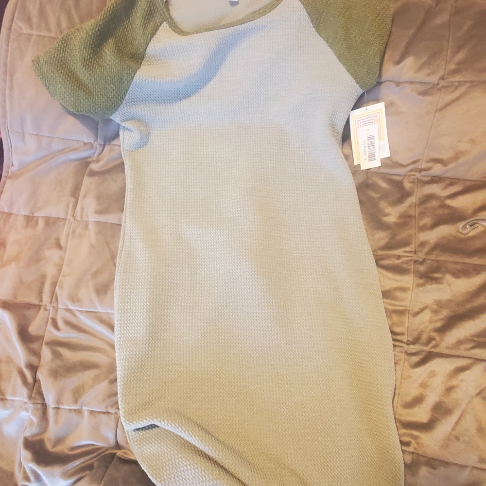 Lularoe Julia Raglan - Picture 3 of 5